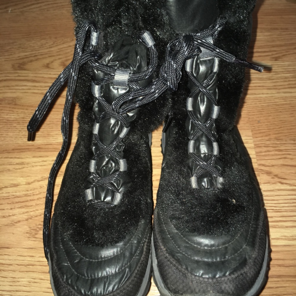 ⚜️North Face Black Girl's  Boots (size 4)